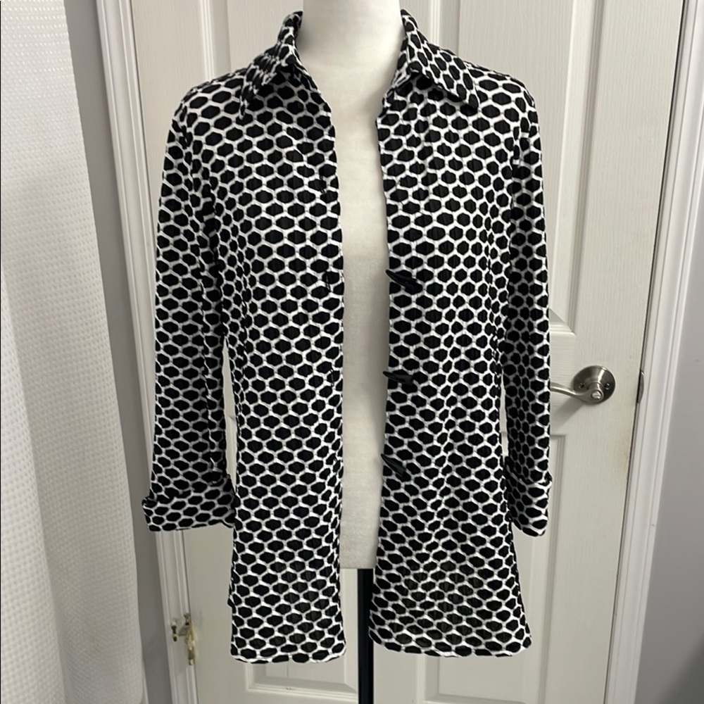 Joseph Ribkoff Black/White Patterned Jacket/Top Collar Button Down Front  Size 6